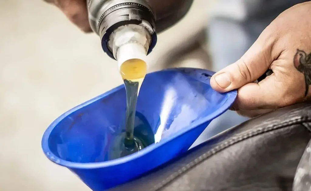 چگونه روغن موتور سیکلت را عوض کنیم؟ چگونه روغن موتور سیکلت را عوض کنیم؟