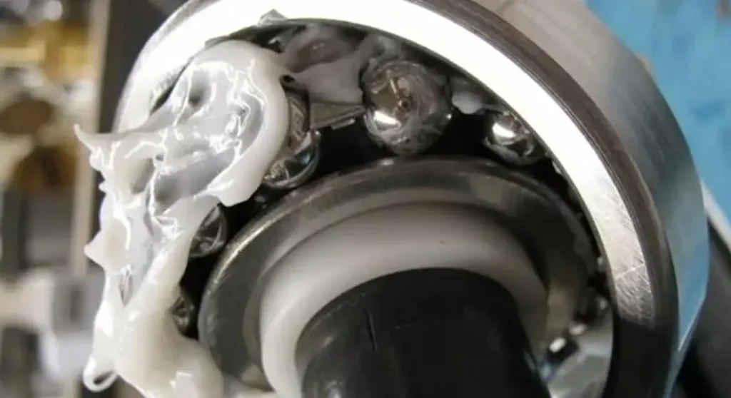 به زنجیر موتور سیکلت گریس بزنیم یا روغن به زنجیر موتور سیکلت گریس بزنیم یا روغن