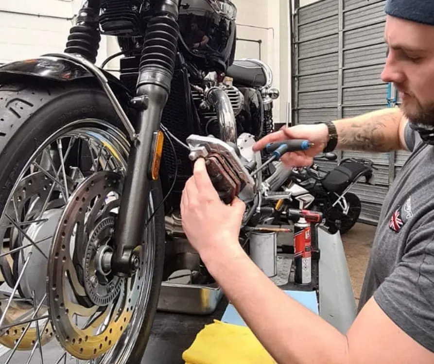 چرا روغن موتور سیکلت بالا نمیاد