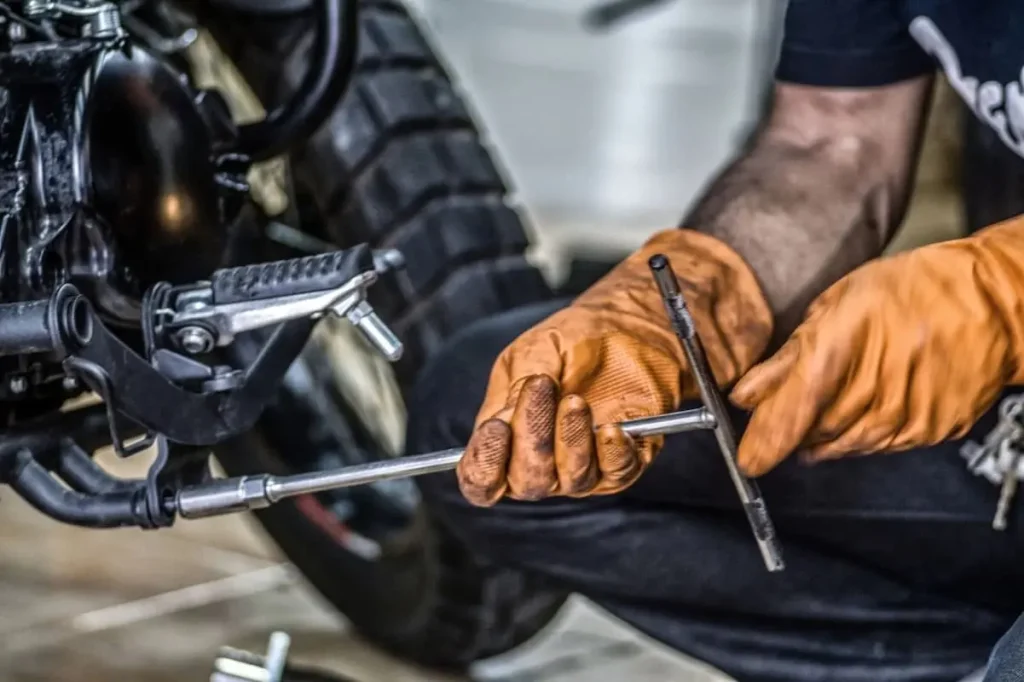 چگونه روغن موتور سیکلت را عوض کنیم؟ چگونه روغن موتور سیکلت را عوض کنیم؟