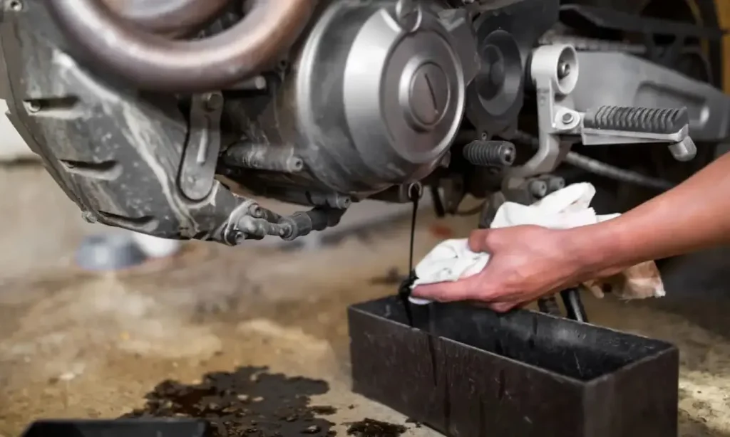 چگونه روغن موتور سیکلت را عوض کنیم؟ چگونه روغن موتور سیکلت را عوض کنیم؟