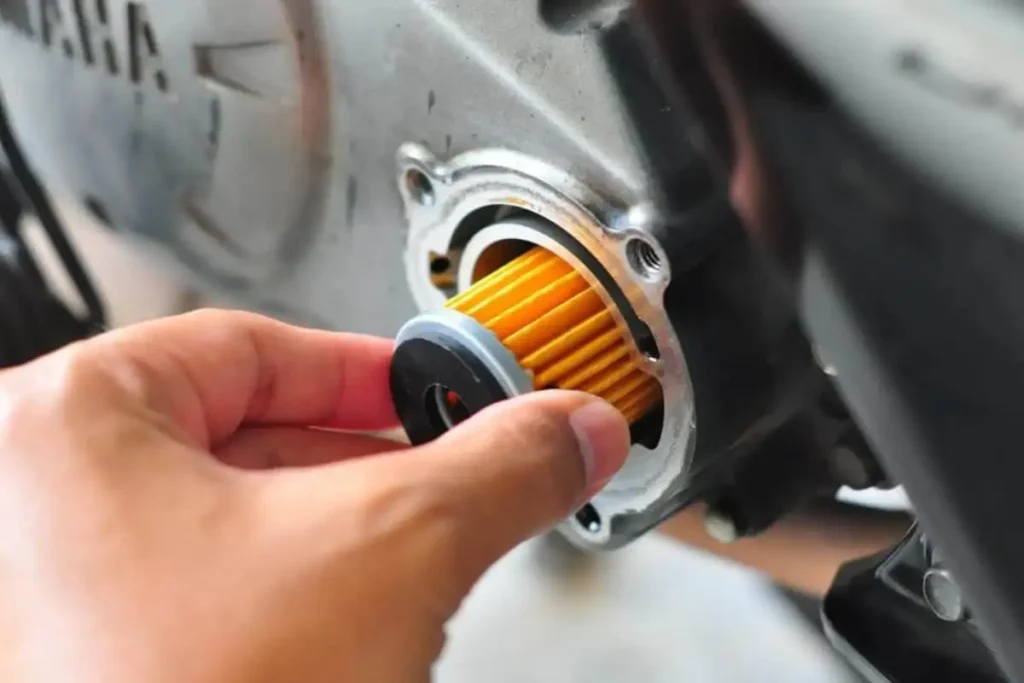 چگونه روغن موتور سیکلت را عوض کنیم؟ چگونه روغن موتور سیکلت را عوض کنیم؟