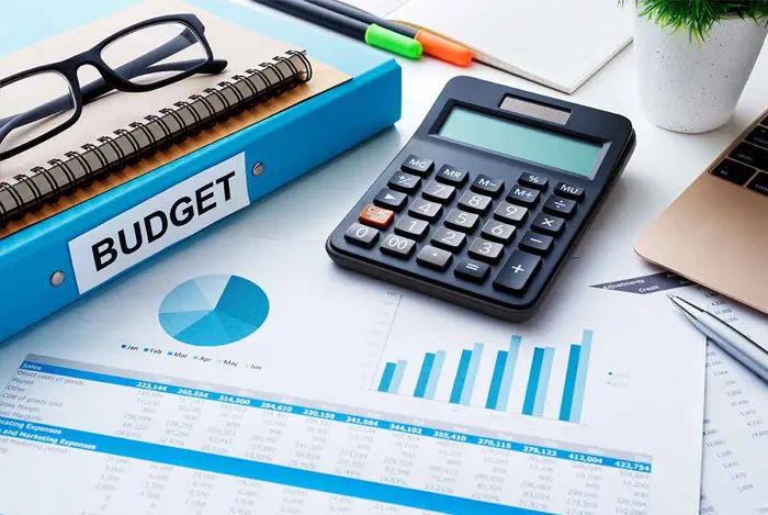 در مخزن شیشه شوی خودرو چه بریزیم؟ در مخزن شیشه شوی خودرو چه بریزیم؟