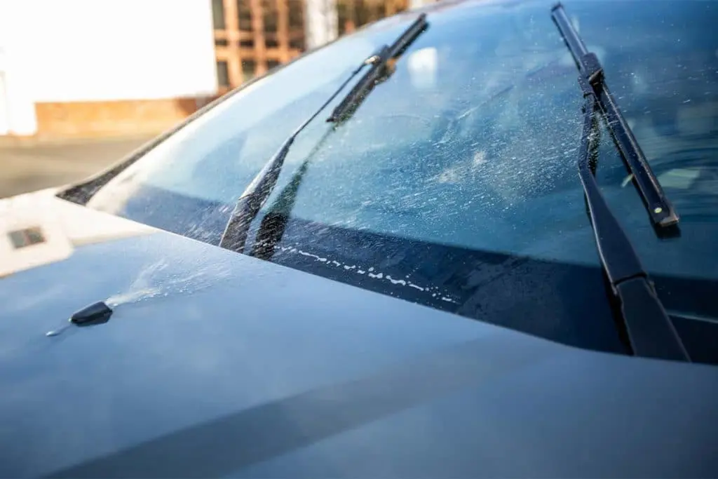 شیشه شور برای بدنه ماشین ضرر دارد شیشه شور برای بدنه ماشین ضرر دارد